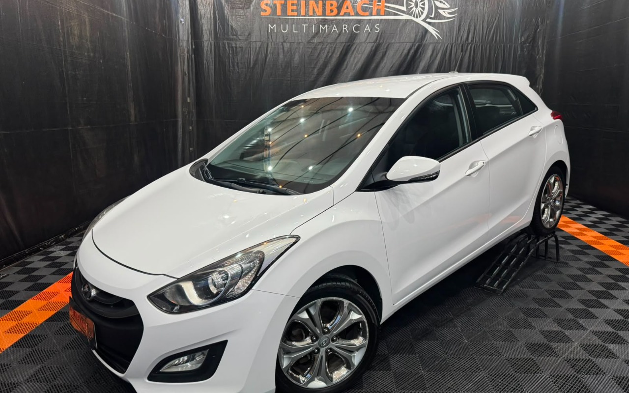 Hyundai i30 1.8 16V Aut. 5p 2015 Branco — foto 1 de 3
