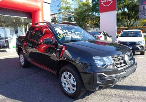 Renault Duster Oroch 2025 Preto — foto 1 de 3