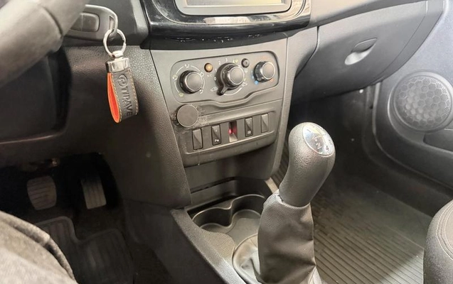 imagem-https://www.socarrao.com.br/sc-vehicle-images-prod/2818436/1789231418520-8299623_14_B_01cbf90837.jpeg