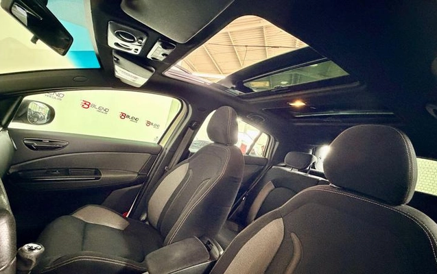 imagem-https://www.socarrao.com.br/sc-vehicle-images-prod/2818559/1784830727108-8308841_12_B_65bd92684c.jpeg