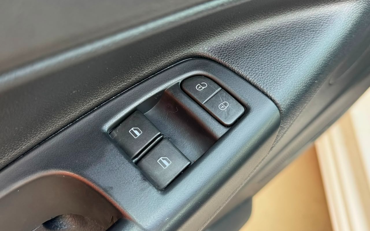 imagem-https://www.socarrao.com.br/sc-vehicle-images-prod/2819733/1784836020011-V2hhdHNBcHAgSW1hZ2UgMjAyNi0wNy0yMyBhdCAxNi4yOC4xMCAoMykuanBlZw.jpeg