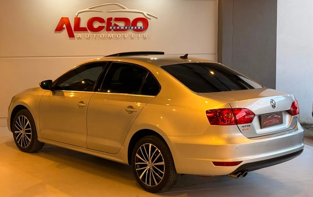 imagem-https://www.socarrao.com.br/sc-vehicle-images-prod/2820567/1784839572998-aa4ccd120a1f4247833bac7c06680474_1784839443493.jpg
