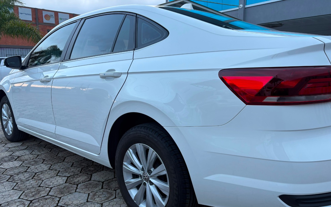 imagem-https://www.socarrao.com.br/sc-vehicle-images-prod/2820623/1784839773533-MTk1MTAwOTItYTQ3YS00MDY2LWE0YWEtNTAxYWZkOTNhZjIwLmpwZWc.jpeg