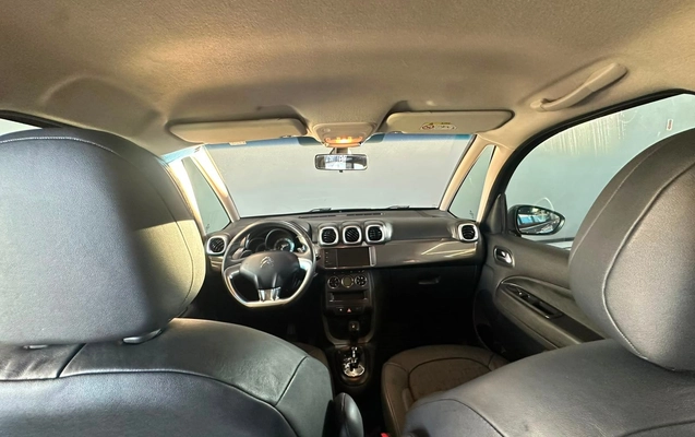 imagem-https://www.socarrao.com.br/sc-vehicle-images-prod/2823507/1784853792902-d0f4dbaf1f59435ba1a6a8c8bb92a48b_1784853673503.jpg