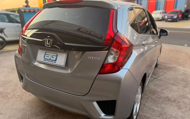 imagem-https://www.socarrao.com.br/sc-vehicle-images-prod/2832308/1789147026666-gb-821b79a.jpeg
