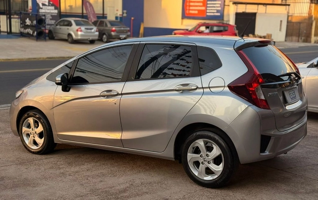imagem-https://www.socarrao.com.br/sc-vehicle-images-prod/2832308/1789147026670-gb-a18dbb3.jpeg