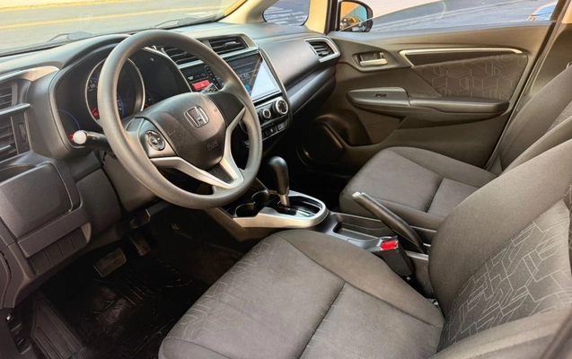 imagem-https://www.socarrao.com.br/sc-vehicle-images-prod/2832308/1789147026676-gb-e2a173f.jpeg