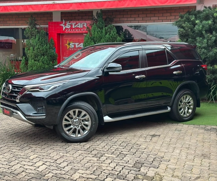 Toyota Hilux SW4 2022 Preto — foto 1 de 3