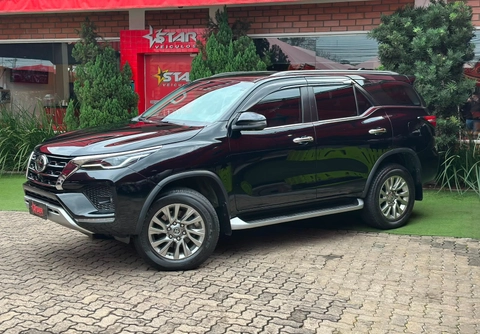 Toyota Hilux SW4 2022 Preto — foto 1 de 3
