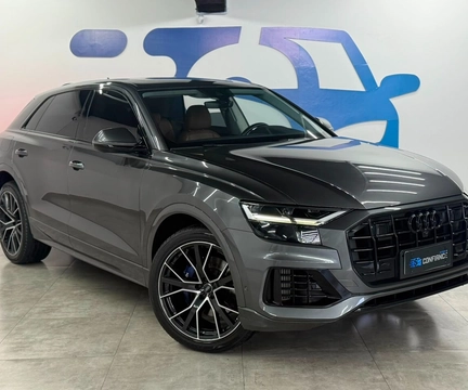 Audi Q8 2021 Cinza — foto 1 de 3