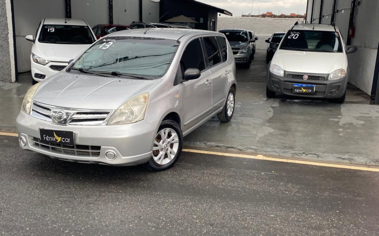 Nissan LIVINA 2013 Prata — foto 1 de 3