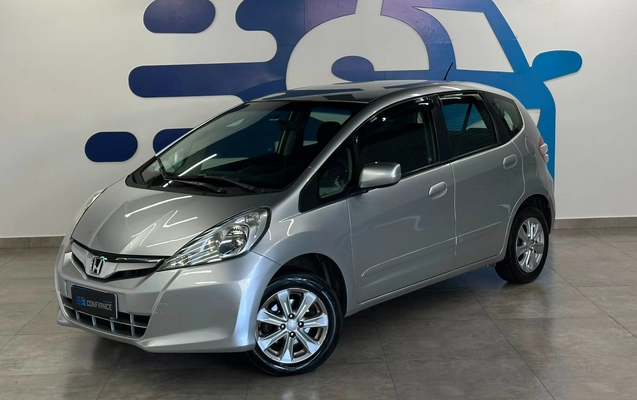 imagem-https://www.socarrao.com.br/sc-vehicle-images-prod/2834948/1787323638387-30fcbe85-841c-4a58-af24-d506e41a77e4.jpg
