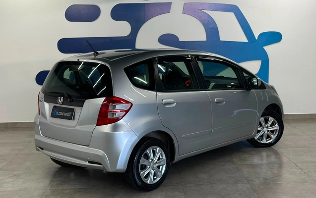 imagem-https://www.socarrao.com.br/sc-vehicle-images-prod/2834948/1787323638389-7fa43847-5137-4c1f-a032-df3c8635b0d1.jpg