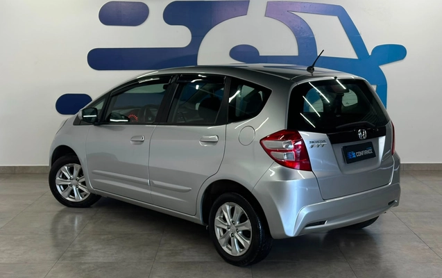 imagem-https://www.socarrao.com.br/sc-vehicle-images-prod/2834948/1787323638391-8aaec9cf-4622-4a8b-8c46-001ba31ffb55.jpg