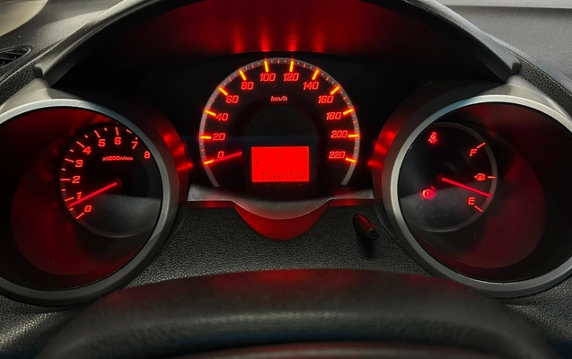 imagem-https://www.socarrao.com.br/sc-vehicle-images-prod/2834948/1787323638395-173b7bd0-681c-4d47-9af8-3216e7c9db27.jpg