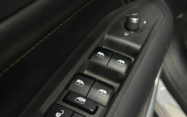 imagem-https://www.socarrao.com.br/sc-vehicle-images-prod/2835050/1784905777770-df4ed024-b4f3-4525-b752-d2ce711b7a80.jpg