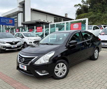 Nissan VERSA 2016 Preto — foto 1 de 3