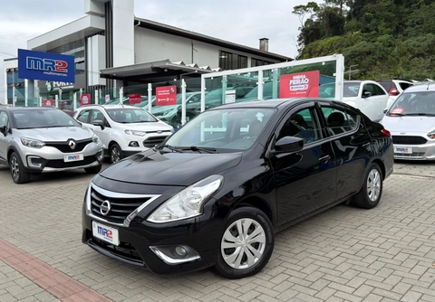 Nissan VERSA 2016 Preto — foto 1 de 3