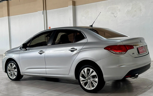 imagem-https://www.socarrao.com.br/sc-vehicle-images-prod/2837182/1784915127094-794204aeb415e3dc273c21c52d8f951b_big.jpeg