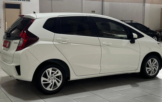 imagem-https://www.socarrao.com.br/sc-vehicle-images-prod/2837203/1784915146331-2ac49bd1b66a089f1bf9b22d5b4ab149_big.jpeg