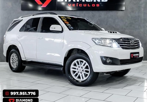Toyota Hilux SW4 4x4 3.0 12V V6 2013 Branco — foto 1 de 3