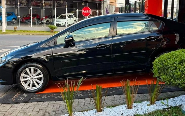 imagem-https://www.socarrao.com.br/sc-vehicle-images-prod/2838777/1787661658913-8226587_9_B_b3f2bce73d.jpeg