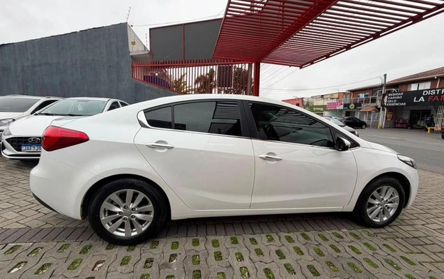imagem-https://www.socarrao.com.br/sc-vehicle-images-prod/2838970/1789149636384-8313340_13_B_355a744ced.jpeg