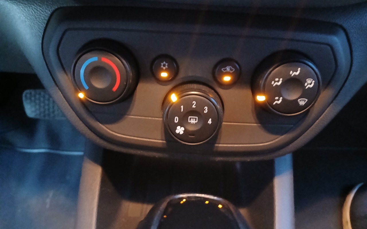 imagem-https://www.socarrao.com.br/sc-vehicle-images-prod/2840198/1784926539055-MTc4NDkyNjM1MjM5OTQ2Njc3MjYzMzM3NDAxMDAxODAuanBn.jpg