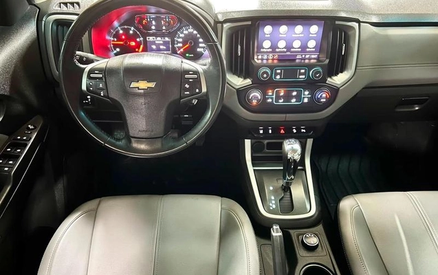 imagem-https://www.socarrao.com.br/sc-vehicle-images-prod/2851829/1787334998935-8284995_13_B_065c4c2cb3.jpeg