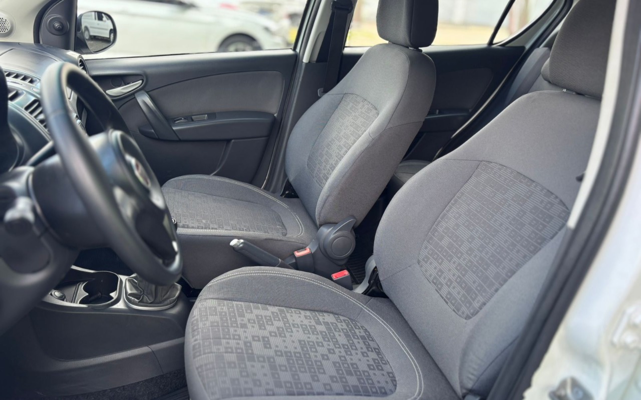 imagem-https://www.socarrao.com.br/sc-vehicle-images-prod/2851830/1784982948640-V2hhdHNBcHAgSW1hZ2UgMjAyNi0wNC0wMSBhdCAxNS4xOC4yMC5qcGVn.jpeg
