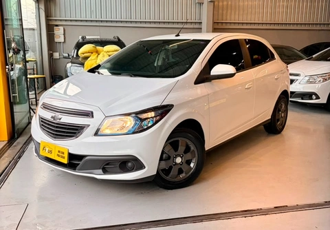 Chevrolet Onix 2015 Branco — foto 1 de 3