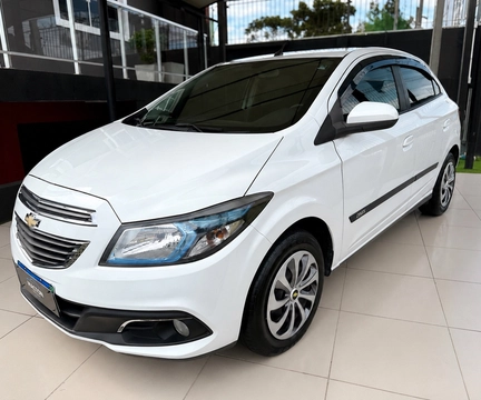 Chevrolet Onix 2015 Branco — foto 1 de 3