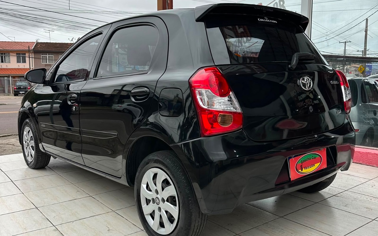 imagem-https://www.socarrao.com.br/sc-vehicle-images-prod/2852597/1785005783795-MmRhYzU3MTktNDQzYi00NTE0LTgxOWYtZDQxZDYwYjJjMzdmLmpwZWc.jpeg