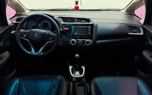 imagem-https://www.socarrao.com.br/sc-vehicle-images-prod/2852603/1787581984018-8312112_7_B_d57da0f252.jpeg