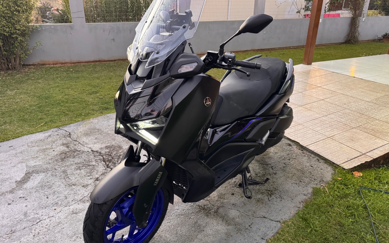 YAMAHA XMAX 300 CONNECTED 2026 Preto — foto 1 de 3