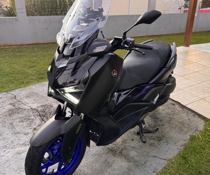YAMAHA XMAX 300 CONNECTED 2026 Preto — foto 1 de 3