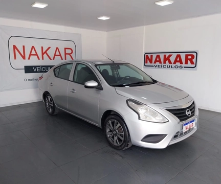 Nissan VERSA 2017 Prata — foto 1 de 3