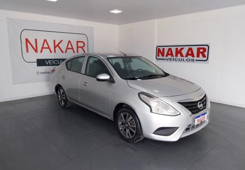 Nissan VERSA 2017 Prata — foto 1 de 3