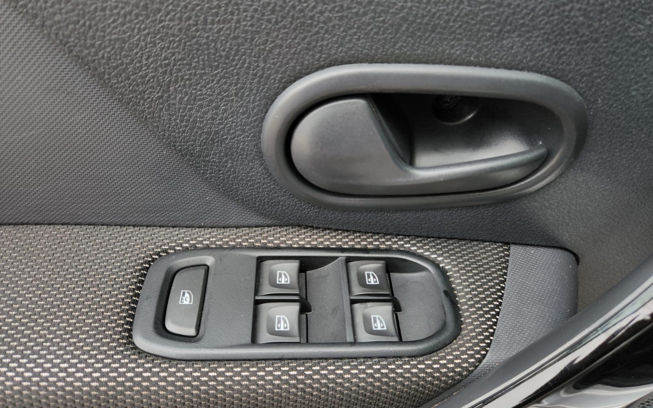 imagem-https://www.socarrao.com.br/sc-vehicle-images-prod/2869167/1785159819029-V2hhdHNBcHAgSW1hZ2UgMjAyNi0wNy0yNyBhdCAxMC4xMy4zOCAoMikuanBlZw.jpeg