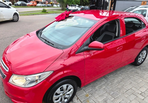 Chevrolet Onix 2016 Vermelho — foto 1 de 3