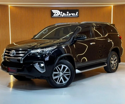 Toyota Hilux 2019 Preto — foto 1 de 3