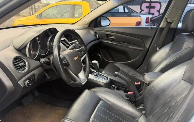 imagem-https://www.socarrao.com.br/sc-vehicle-images-prod/2871651/1785172445162-8312385_14_B_f28f2a4a80.jpeg