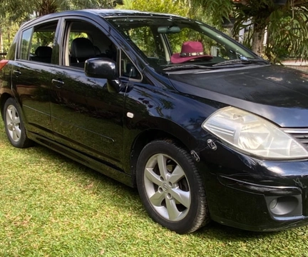 Nissan TIIDA 2013 Preto — foto 1 de 3