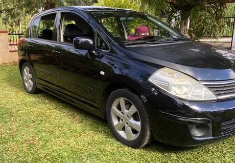 Nissan TIIDA 2013 Preto — foto 1 de 3