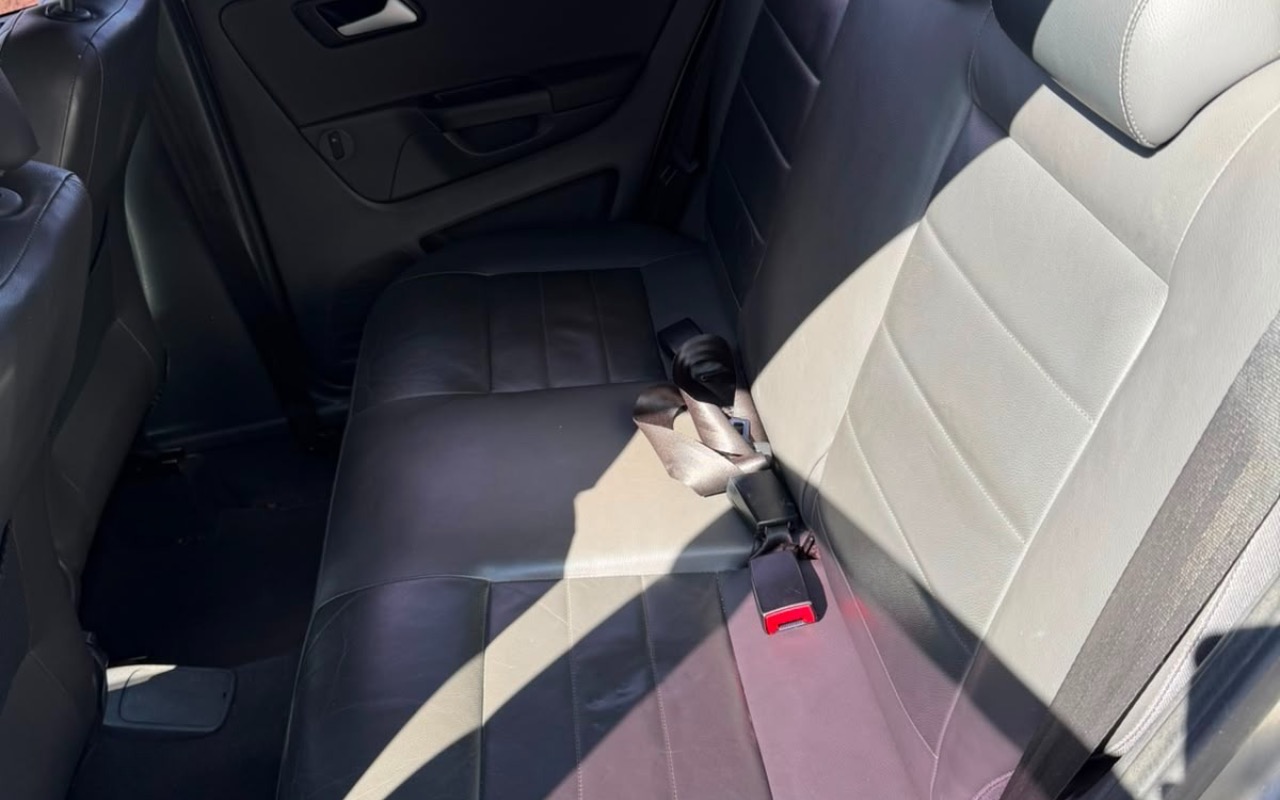imagem-https://www.socarrao.com.br/sc-vehicle-images-prod/2872195/1785175534114-OTE4ODdmMDYtOGEzOC00MmRmLTg1ZmYtNmMwZjFlNjVhYjFmLmpwZWc.jpeg