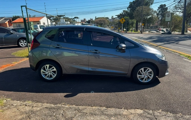 imagem-https://www.socarrao.com.br/sc-vehicle-images-prod/2873312/1785181579035-V2hhdHNBcHAgSW1hZ2UgMjAyNi0wNy0yNyBhdCAxNi4xMy4xMiAoMSkuanBlZw.jpeg