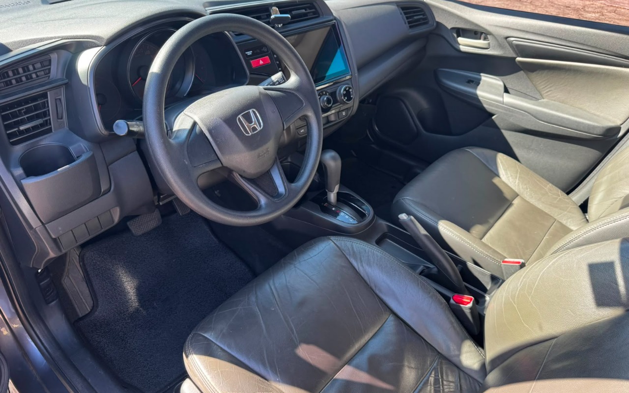 imagem-https://www.socarrao.com.br/sc-vehicle-images-prod/2873312/1785181579397-V2hhdHNBcHAgSW1hZ2UgMjAyNi0wNy0yNyBhdCAxNi4xMy4xMyAoMikuanBlZw.jpeg
