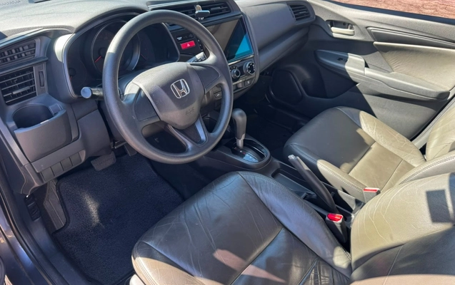 imagem-https://www.socarrao.com.br/sc-vehicle-images-prod/2873312/1785181579397-V2hhdHNBcHAgSW1hZ2UgMjAyNi0wNy0yNyBhdCAxNi4xMy4xMyAoMikuanBlZw.jpeg