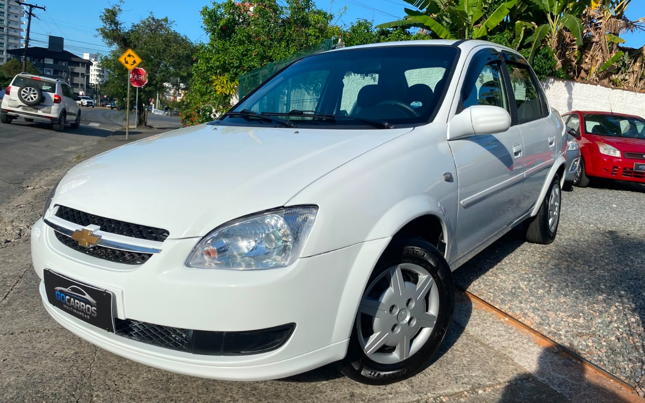 Chevrolet Classic Life/LS 1.0 VHC FlexP. 4p na cor Branco em Joinville / SC - 2874325