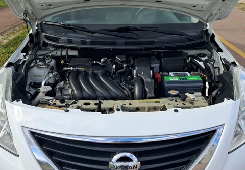 Nissan VERSA 2014 Branco — foto 1 de 3